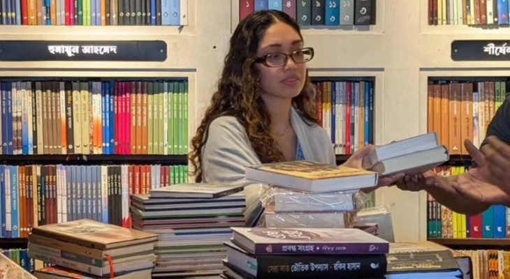 হঠাৎ বাতিঘরে জাইমা রহমান